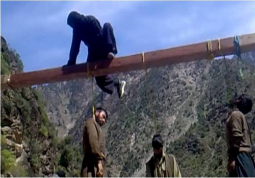 اعدام فرماندهان طالبان بدست نقاب‌پوشان +تصاویر(18+)
