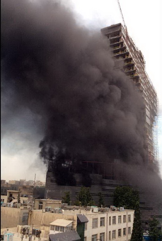 عکس/ آتش سوزی در برج 25 طبقه