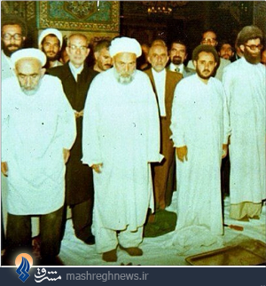 عکس دیده‌نشده از رهبرانقلاب درحرم‌امام رضا(ع)