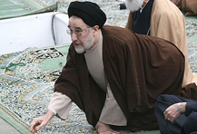 تواضع زیادی یکی از سران فتنه! تواضع زیادی یکی از سران فتنه!