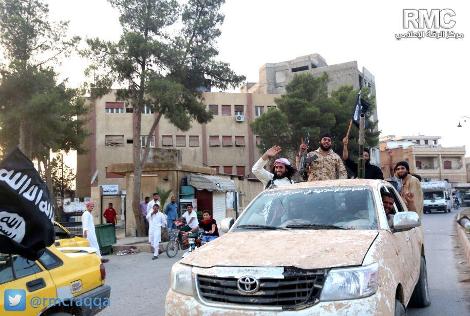 عکس/ پرایدسواری داعشی‌ها