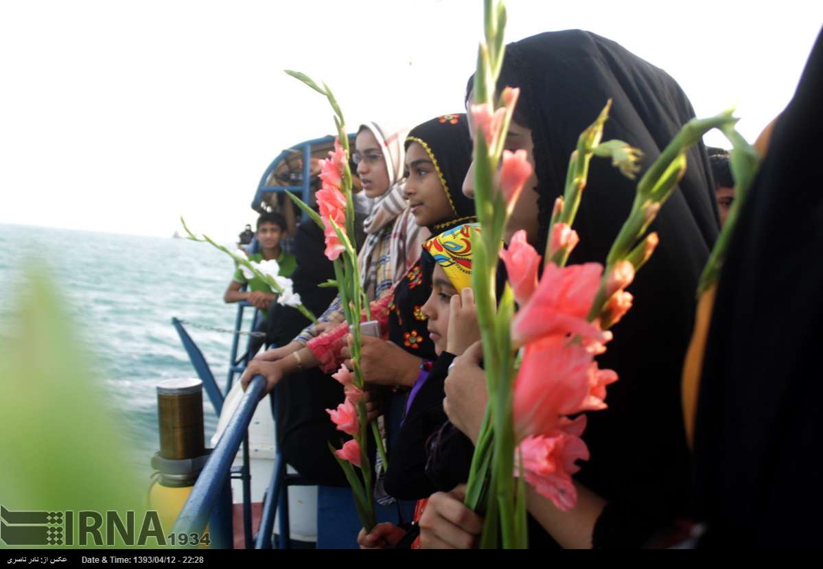 تصاویر/ گلباران شهدا در خلیج فارس