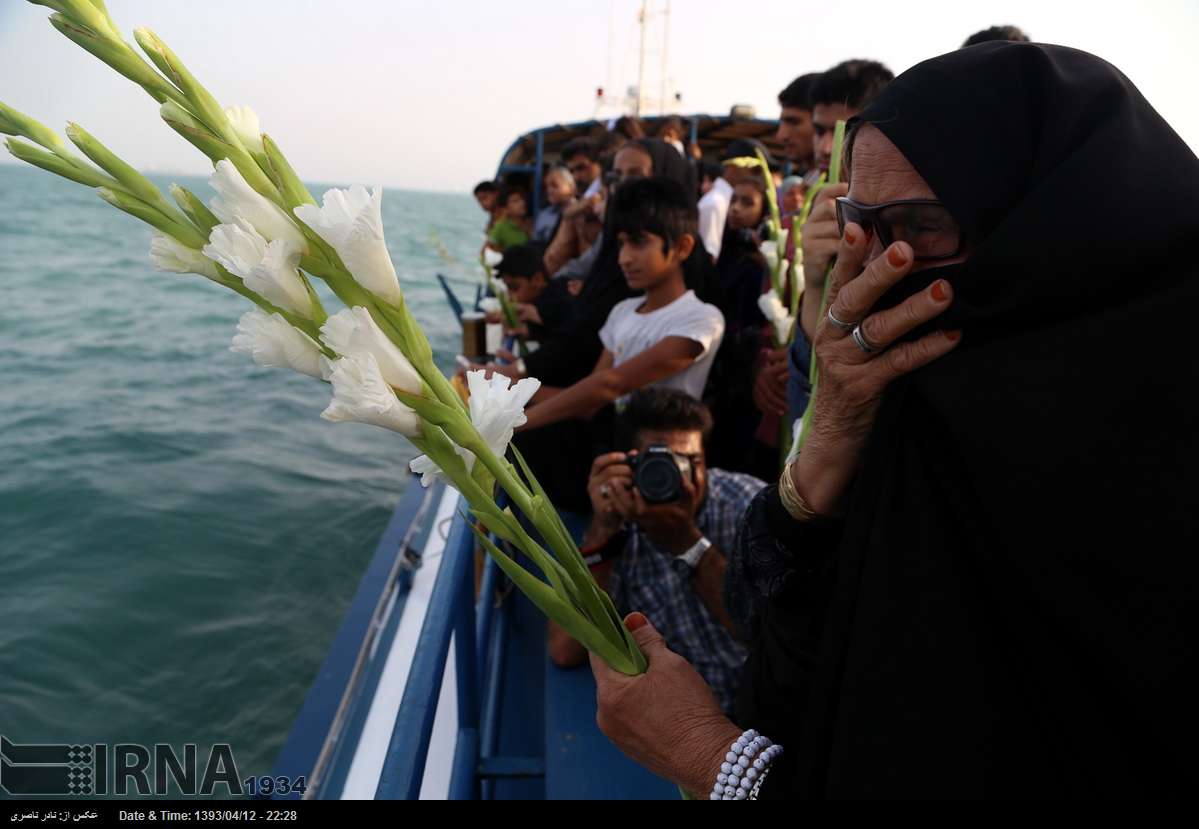تصاویر/ گلباران شهدا در خلیج فارس
