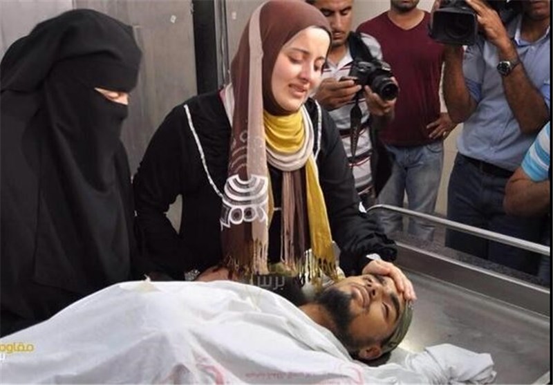 وداع دلخراش دخترفلسطینی با پیکر نامزد شهیدش+عکس