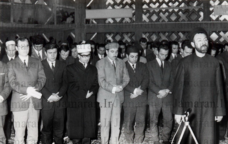 عکس/ اقتدای اهل سنت به شهید بهشتی