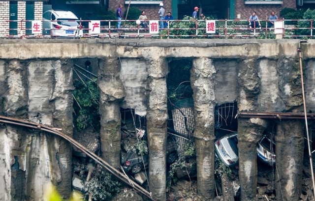 عکس/ ریزش پارکینگ در چین