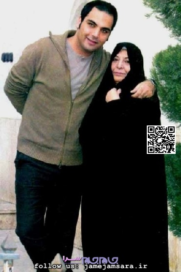 عکس/ مجری ماه عسل در کنار مادرش