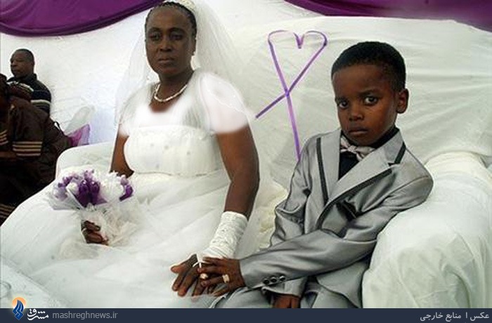 عکس/ ازدواج پسر 9ساله با یک پیرزن