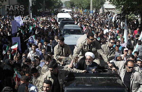 چرا رییس‌جمهور مردم را به دنبال خود می‌کشاند؟