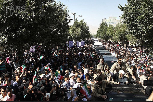 چرا رییس‌جمهور مردم را به دنبال خود می‌کشاند؟