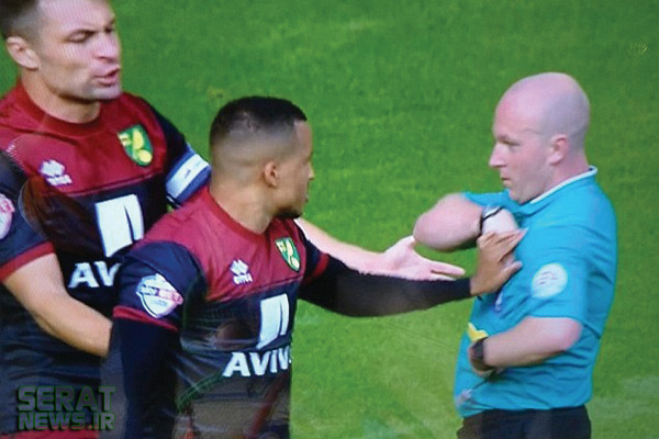 محرومیت بازیکنی که داور را هل داد+عکس