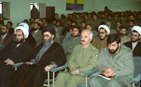 عکس قدیمی از رهبرانقلاب درجمع فرماندهان