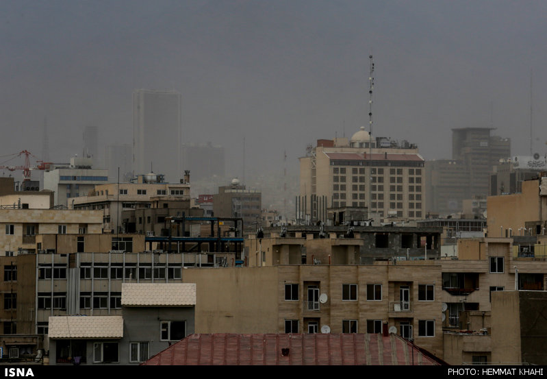 تصاویر/ گرد و خاک در آسمان تهران