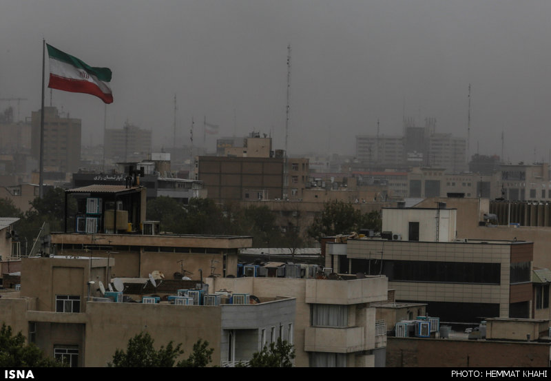 تصاویر/ گرد و خاک در آسمان تهران