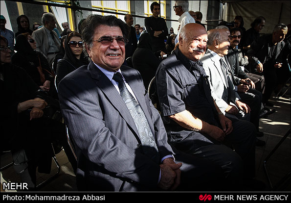 عکس/ شجریان در مراسم تشییع بهبهانی