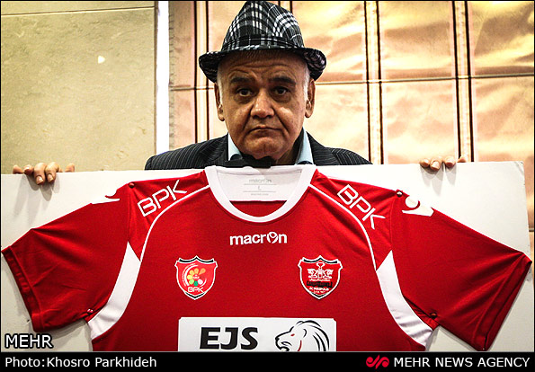 عکس/ اکبرعبدی با لباس پرسپولیس