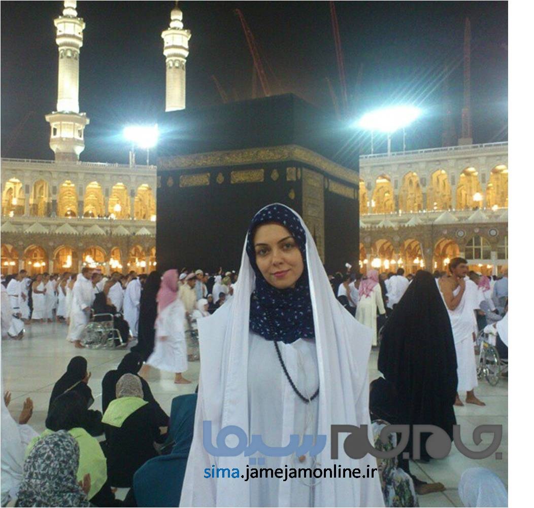 عکس/ آزاده نامداری در کنار خانه خدا