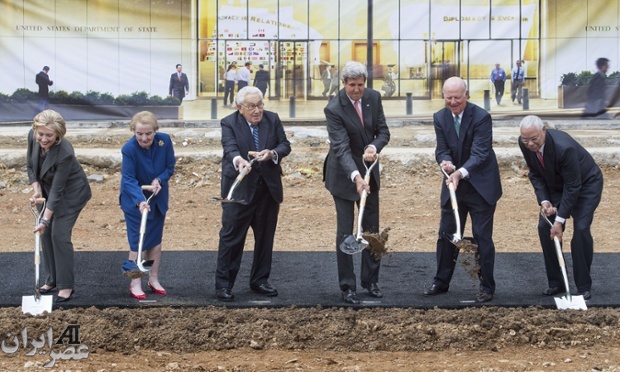 عکس/ وزرای خارجه آمریکا درحال بیل زدن!