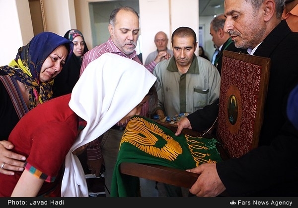 اشک و لبخندهای کودکانه به هدیه امام رضا(ع) +تصاویر اشک و لبخندهای کودکانه به هدیه امام رضا(ع) +تصاویر