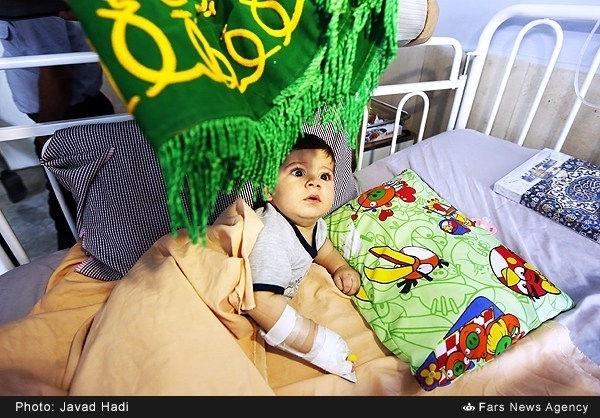 اشک و لبخندهای کودکانه به هدیه امام رضا(ع) +تصاویر اشک و لبخندهای کودکانه به هدیه امام رضا(ع) +تصاویر