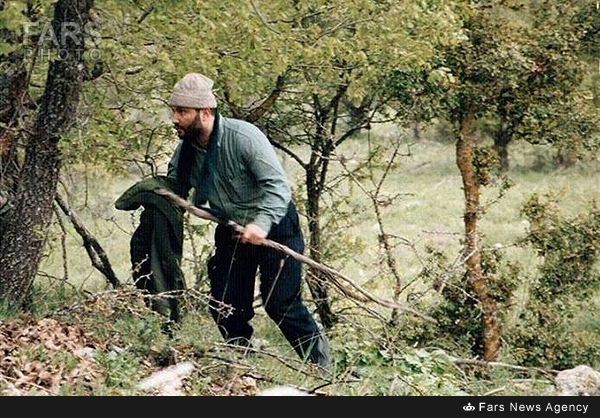 عکس‌ کمتر دیده‌شده‌ از عمادمغنیه