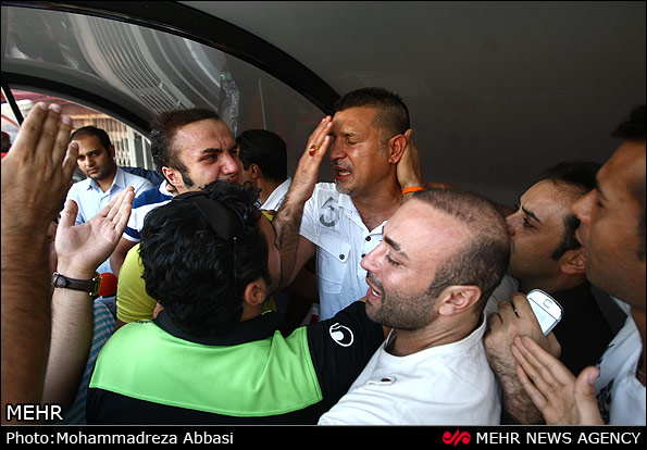 عکس/ اشک‌های دایی بعد از برکناری