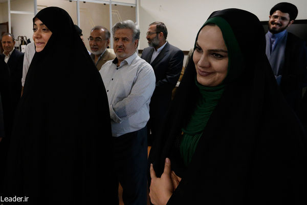 عکس/ کارگردان و بازیگر زنی که به عیادت رهبرانقلاب رفتند