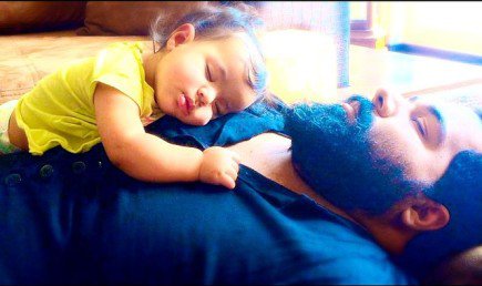 2 عکس جالب از رضا صادقی و دخترش