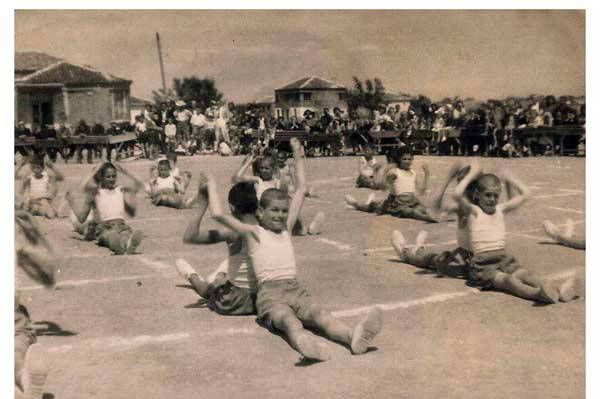 عکس/ زنگ ورزش در مدارس قدیم