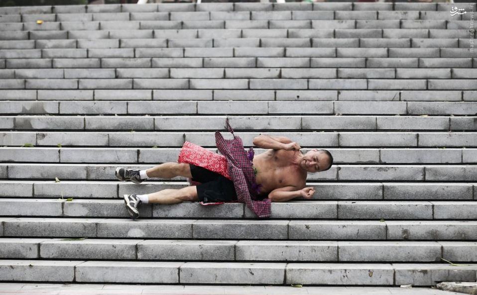 عکس/ ورزش عجیب پیرمرد چینی