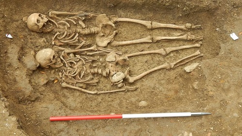 دست در دست هم پس از 700 سال (+تصاویر) دست در دست هم پس از 700 سال (+تصاویر)