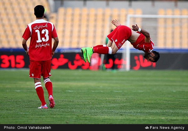 تصاویر/ شادی بازیکن پرسپولیسی بعد از گل