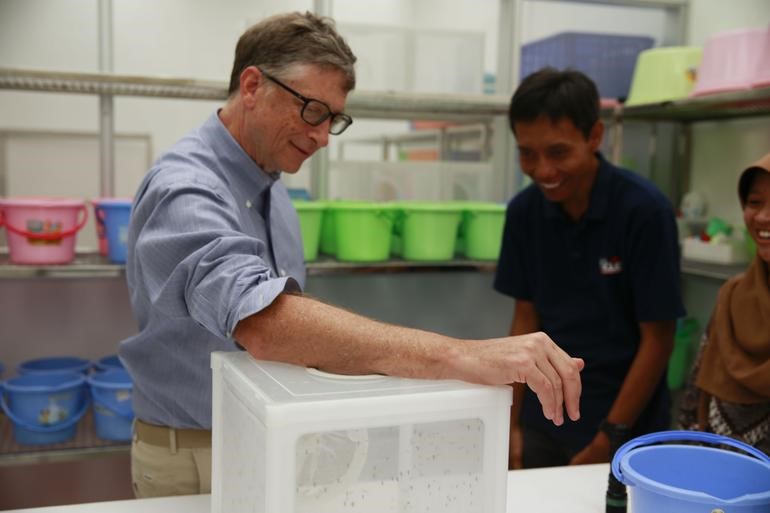 بیل گیتس خون خود را به حشرات داد!+عکس بیل گیتس خون خود را به حشرات داد!+عکس