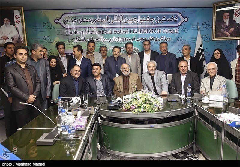 انتقادات تند جمشیدمشایخی در نشست اسطوره‌های صلح+ عکش
