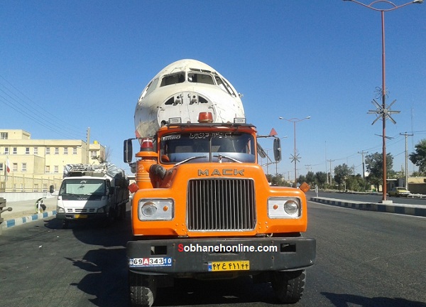 عکس  / عبور هواپیمای مسافربری با تریلی از تهران عکس  / عبور هواپیمای مسافربری با تریلی از تهران
