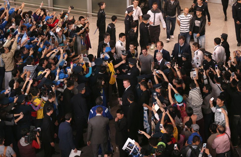 عکس/ مسی فرودگاه پکن را به هم ريخت