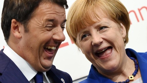 عکس/ قهقهه مرکل با سیاستمدار آلمانی