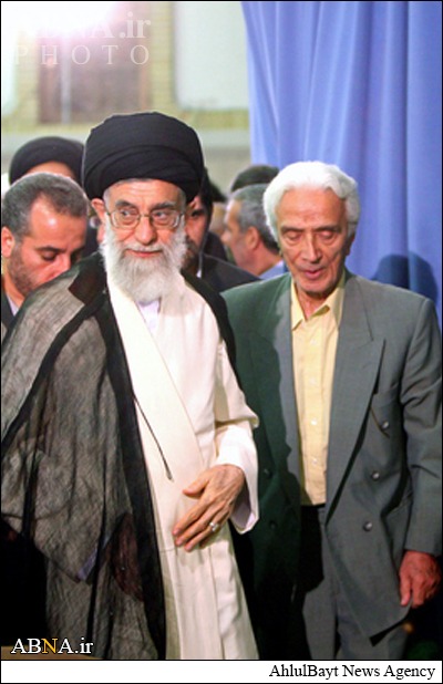 استاد مولایی در کنار رهبر انقلاب