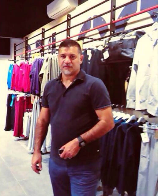 عکس/ علی دایی در فروشگاهش