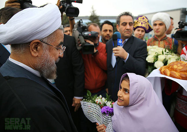 دختری که در روسیه به استقبال روحانی آمد+عکس