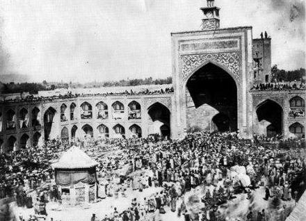 عکس/ حرم امام رضا(ع)در روز عاشورا دوره قاجار عکس/ حرم امام رضا(ع)در روز عاشورا دوره قاجار