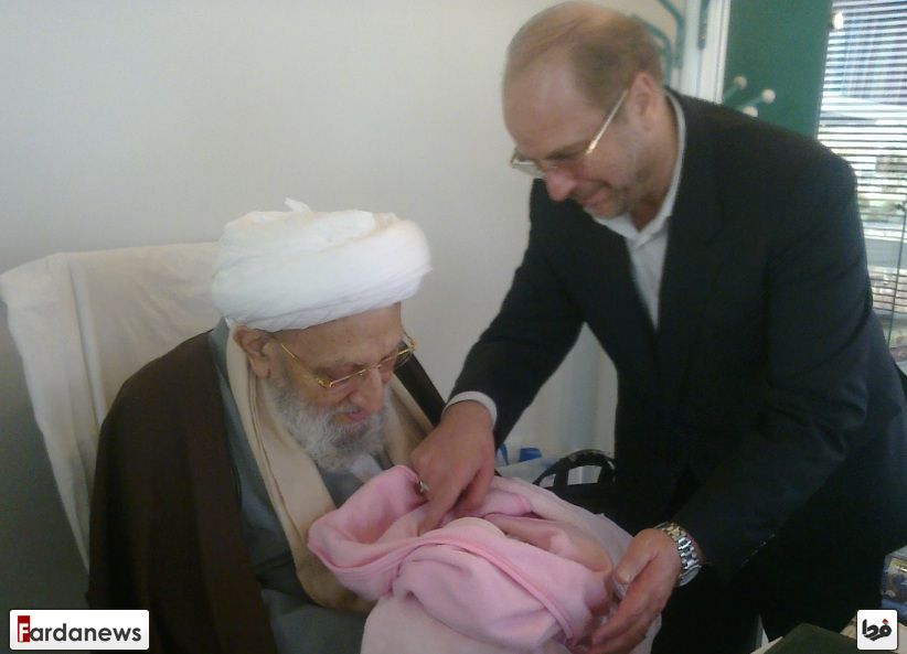 عکس/اذان آیت‌الله‌کنی درگوش نوه قالی‌باف