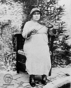 عکس/ بانوی نوازنده در دوره قاجار