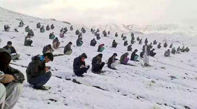 تصاویر/ برگزاری کنکور افغانستان در زمستان