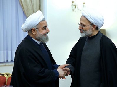 تصاویر/دیدارروحانی با خانواده آیت‌الله مهدوی‌کنی