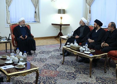 تصاویر/دیدارروحانی با خانواده آیت‌الله مهدوی‌کنی
