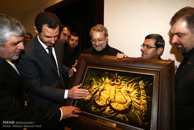 عکس/ هدیه لاریجانی به بشار اسد عکس/ هدیه لاریجانی به بشار اسد