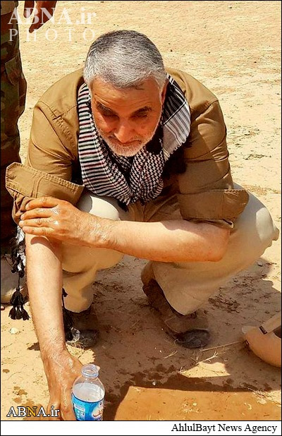تصاویر/ وضوی سردار سلیمانی در دیالی عراق