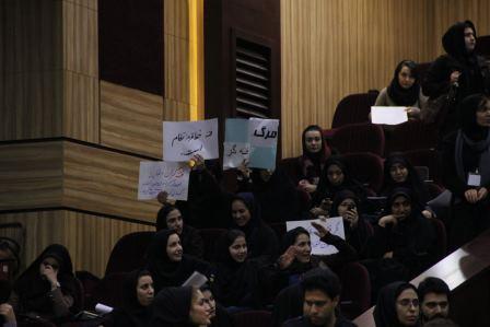 ضرب و شتم دانشجویان پس از اعتراض به قرائت پیام خاتمی