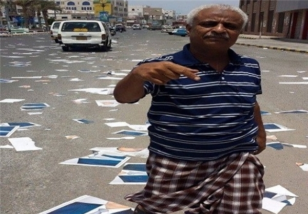 یمنی‌ها عکس هادی را پاره کردند +عکس